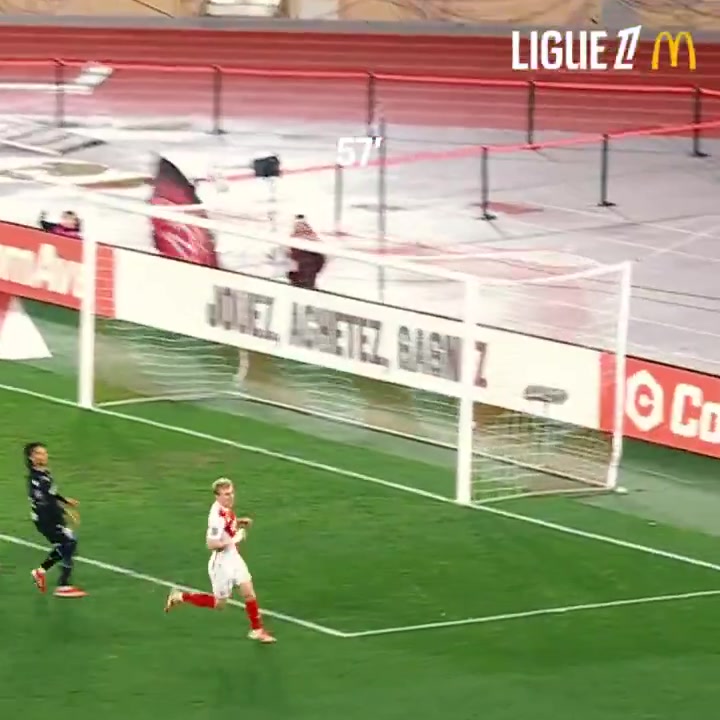 1个月3次戴帽?枪手900万卖22岁中锋比雷斯，球员法甲7场轰10球