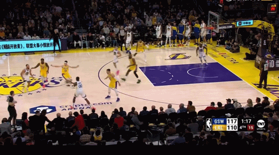 ?全力“科”!库里被夹击 科尔光速进场叫暂停 都急到跳脚了!