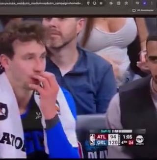 ?昨日魔术VS老鹰现场 女观众手里那包东西是啥?️?️？